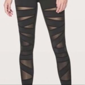 Lululemon black mesh striped wunder under leggings